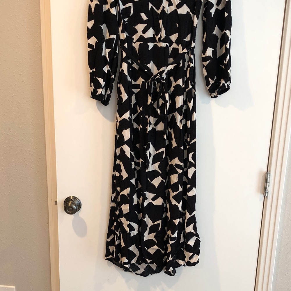 Women's Zara Elegant Black and White Patterned Dress Size Small - Picture 4 of 8